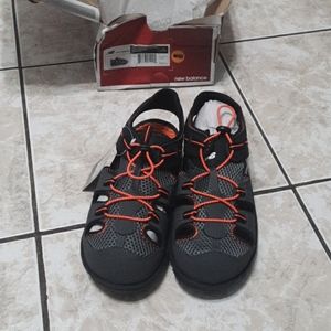 NIB boys New Balance Adirondack sandal